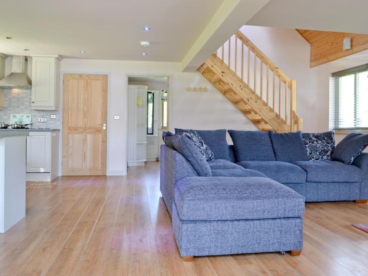 Vila Elm Escapes Knighton  Exteriér fotografie