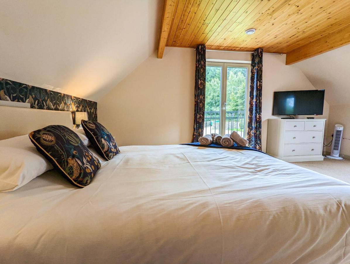Vila Elm Escapes Knighton  Exteriér fotografie
