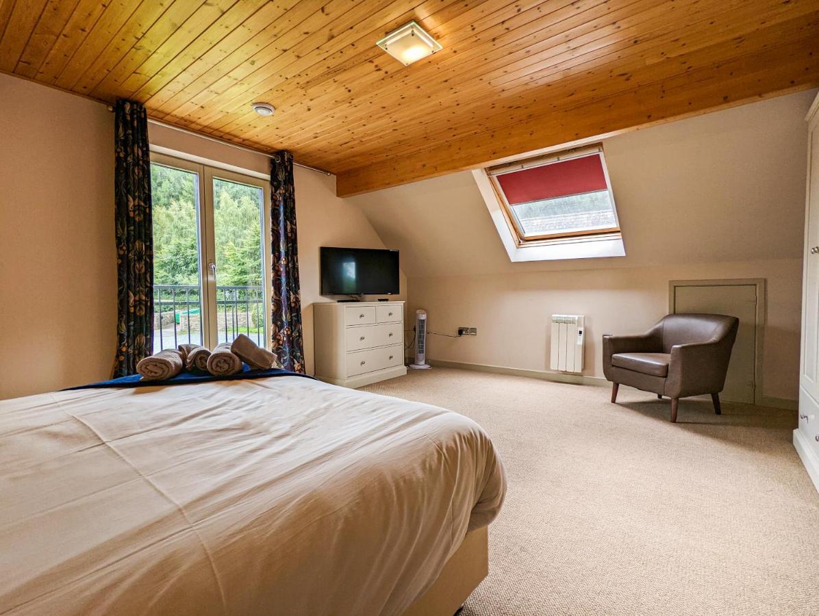 Vila Elm Escapes Knighton  Exteriér fotografie